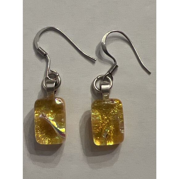 Yellow Swirl Resin Pendant & Matching Earrings w/20” Silver Chain Leaf Detail - Picture 4 of 9